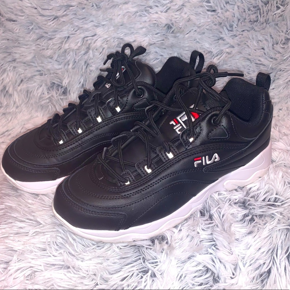 Black and white /  Fila Sneakers / Women’s 8